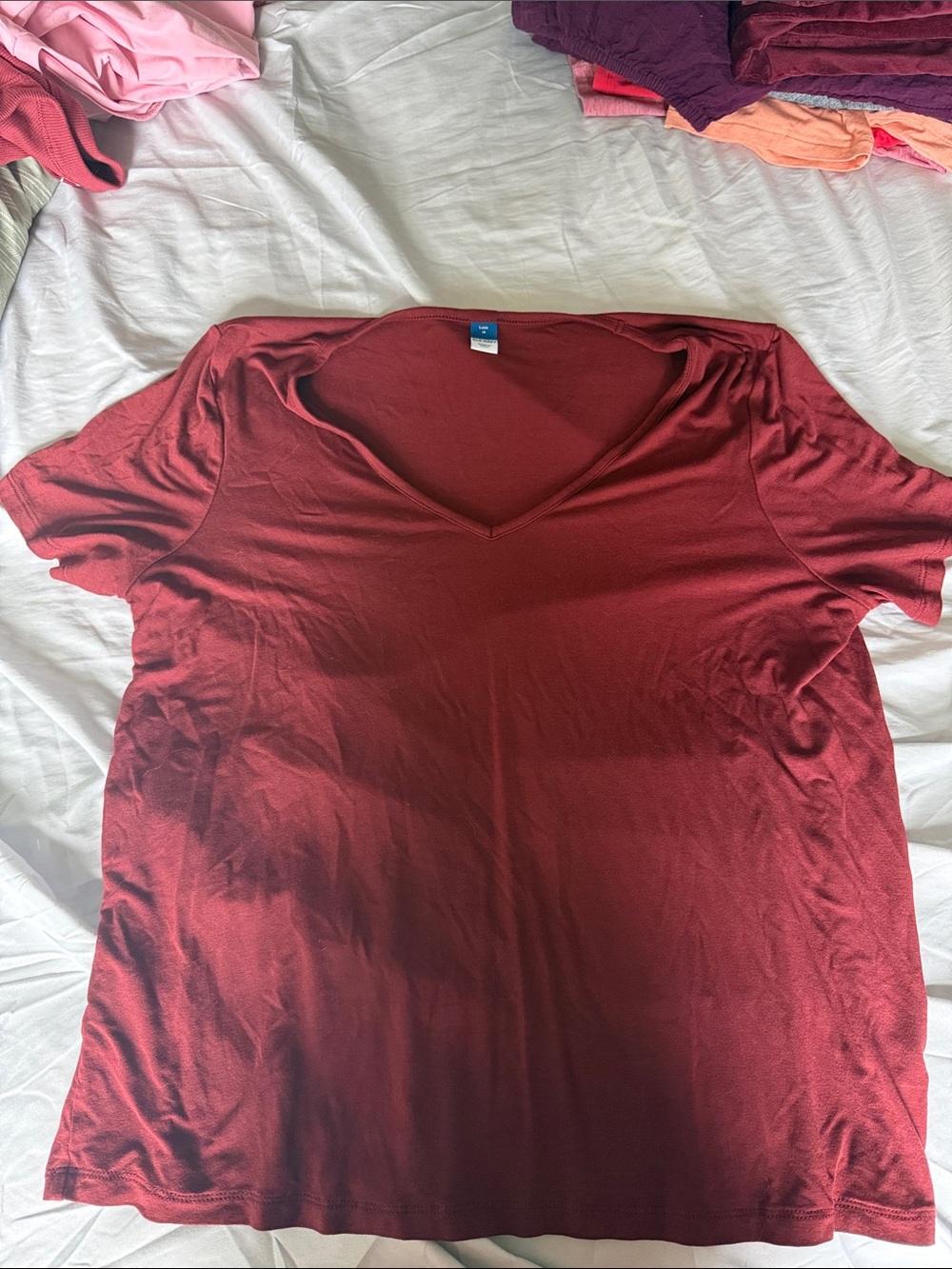 Old Navy Women's Short Sleeve V-Neck Tee in Burgundy